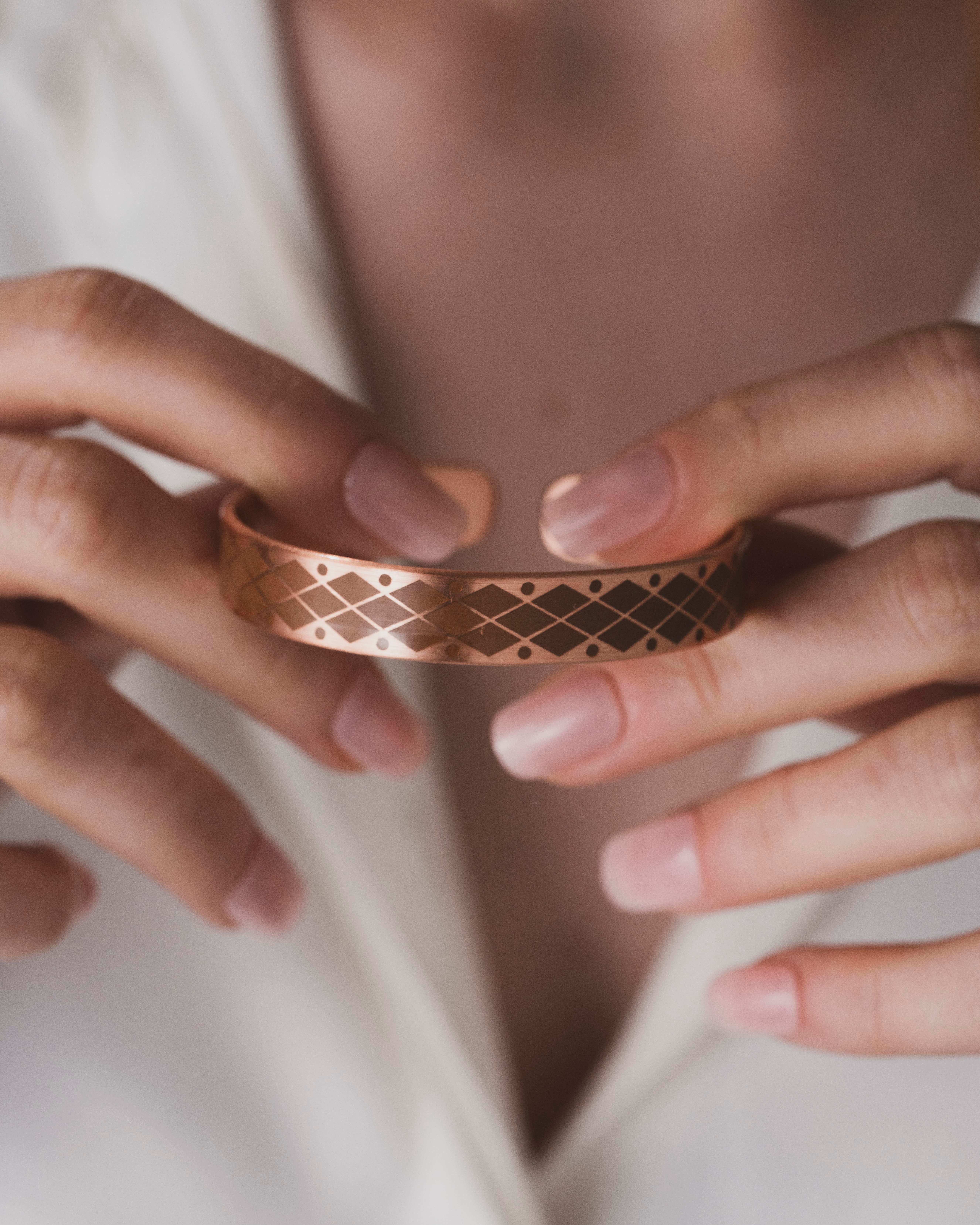 Eşkenar Motifli Bakır Bilezik (Zeolit Taşı)