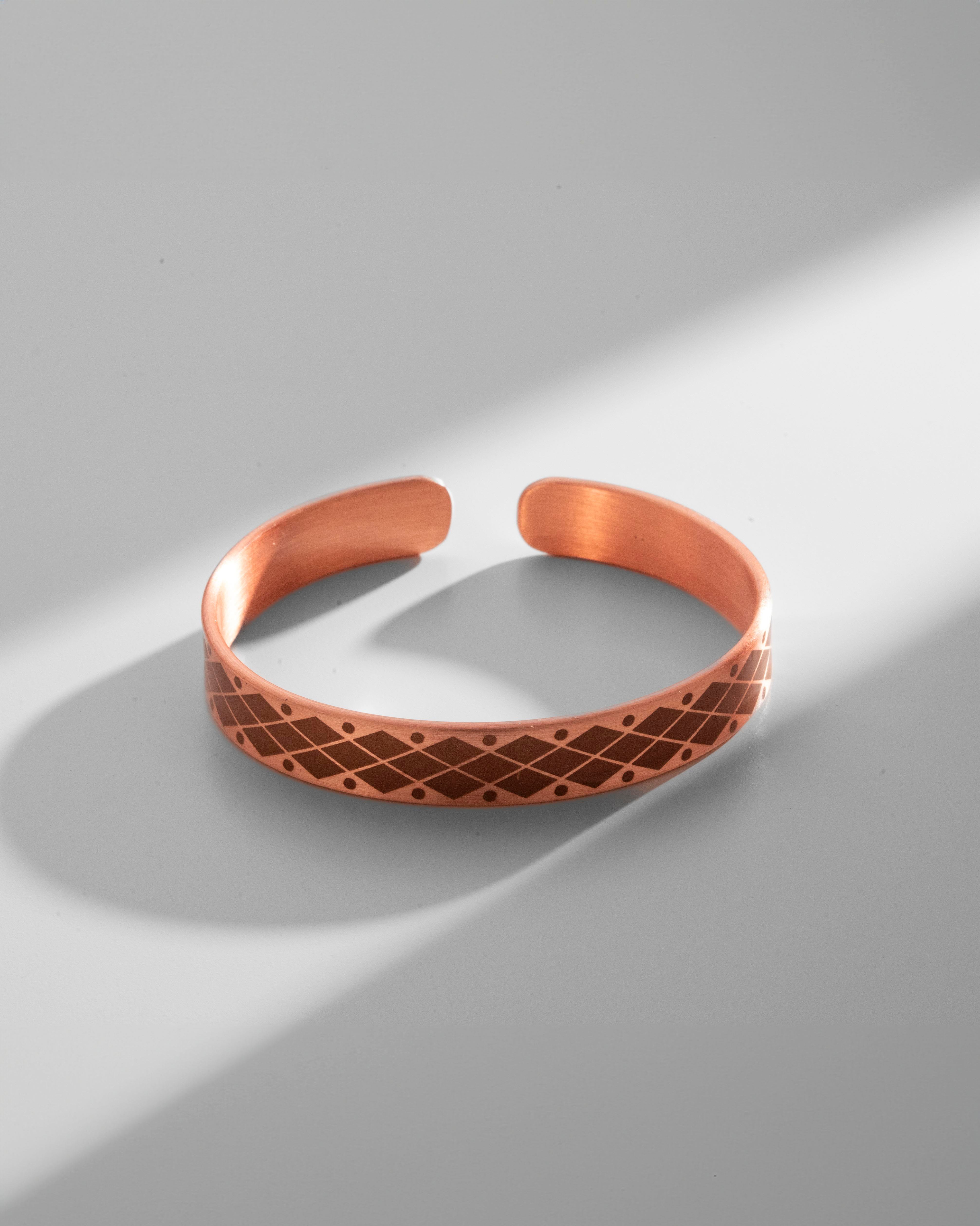 Eşkenar Motifli Bakır Bilezik (Zeolit Taşı)