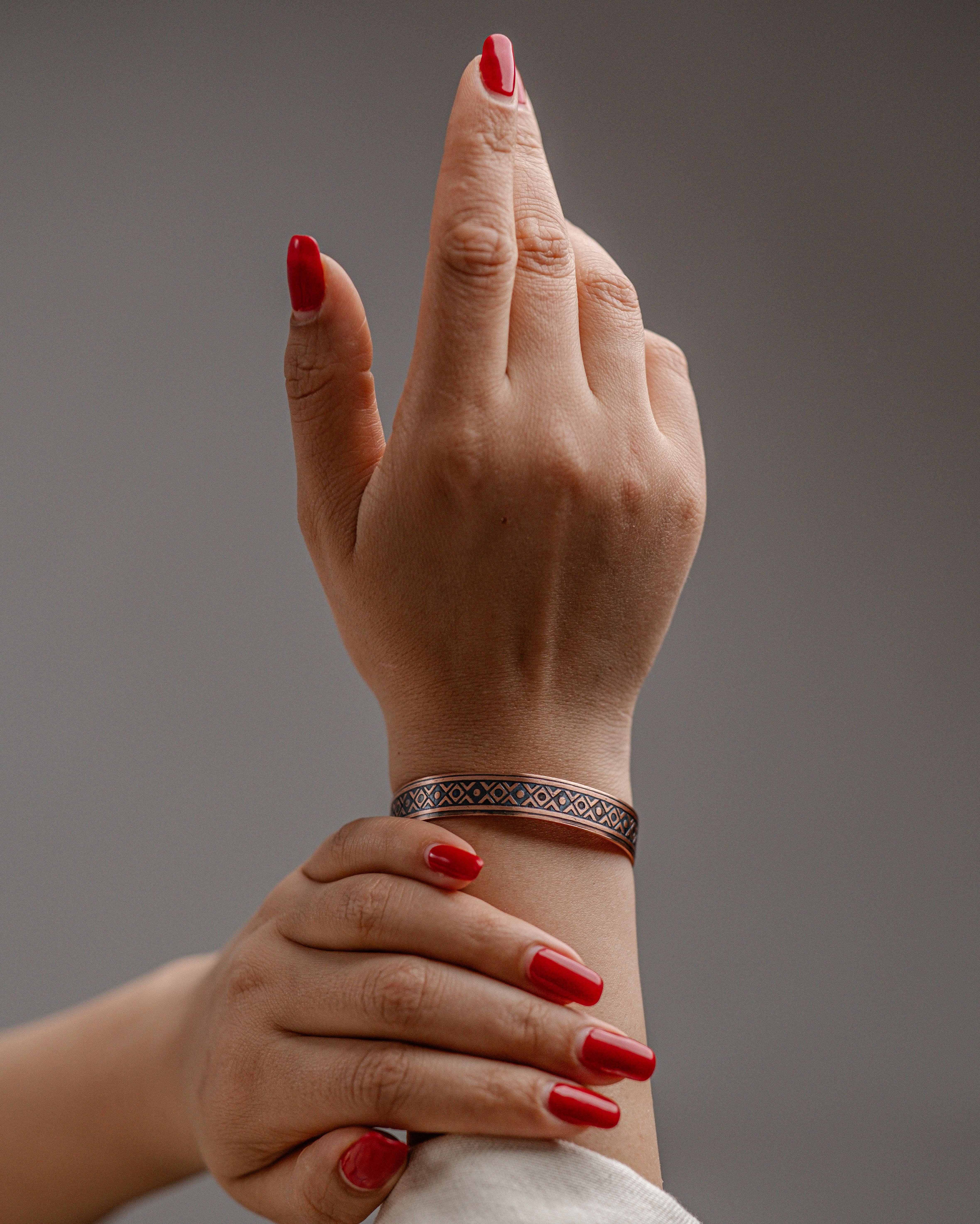 Köken İzleri Motifli Bakır Bilezik