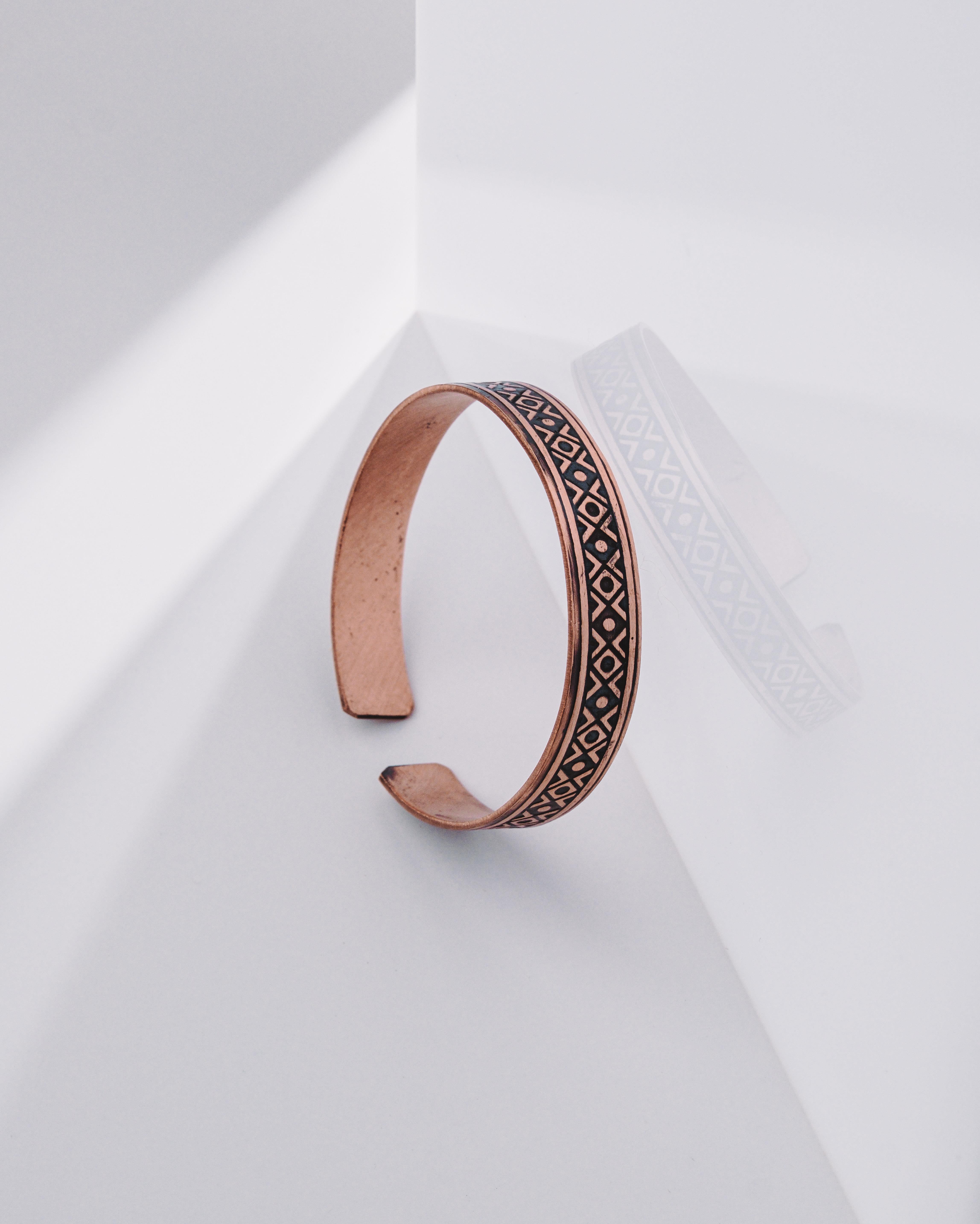 Köken İzleri Motifli Bakır Bilezik