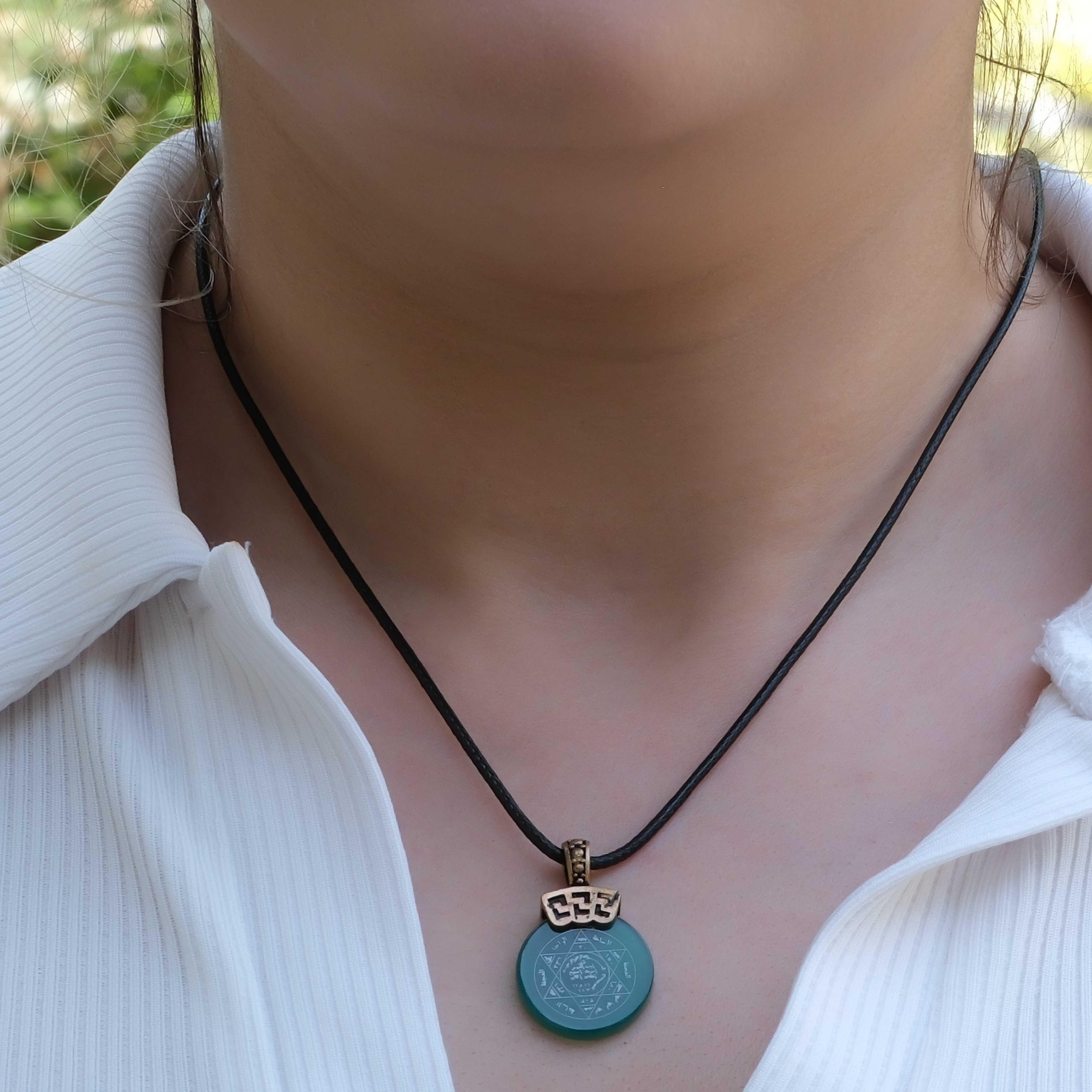 Mührü Süleyman Yazılı Yuvarlak Yeşil Akik Taşı Kolye