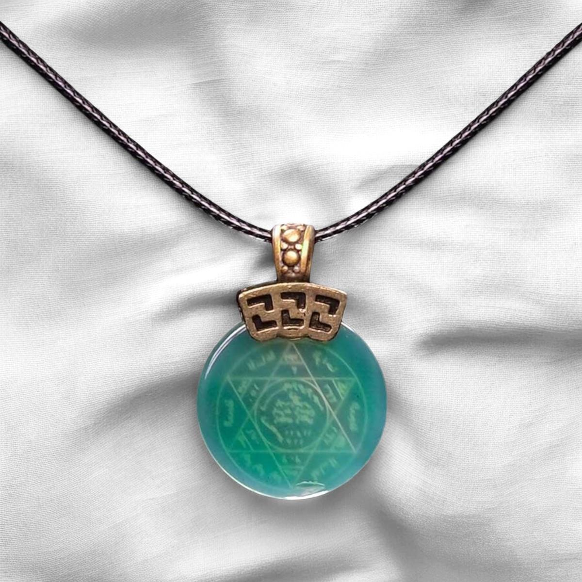 Mührü Süleyman Yazılı Yuvarlak Yeşil Akik Taşı Kolye