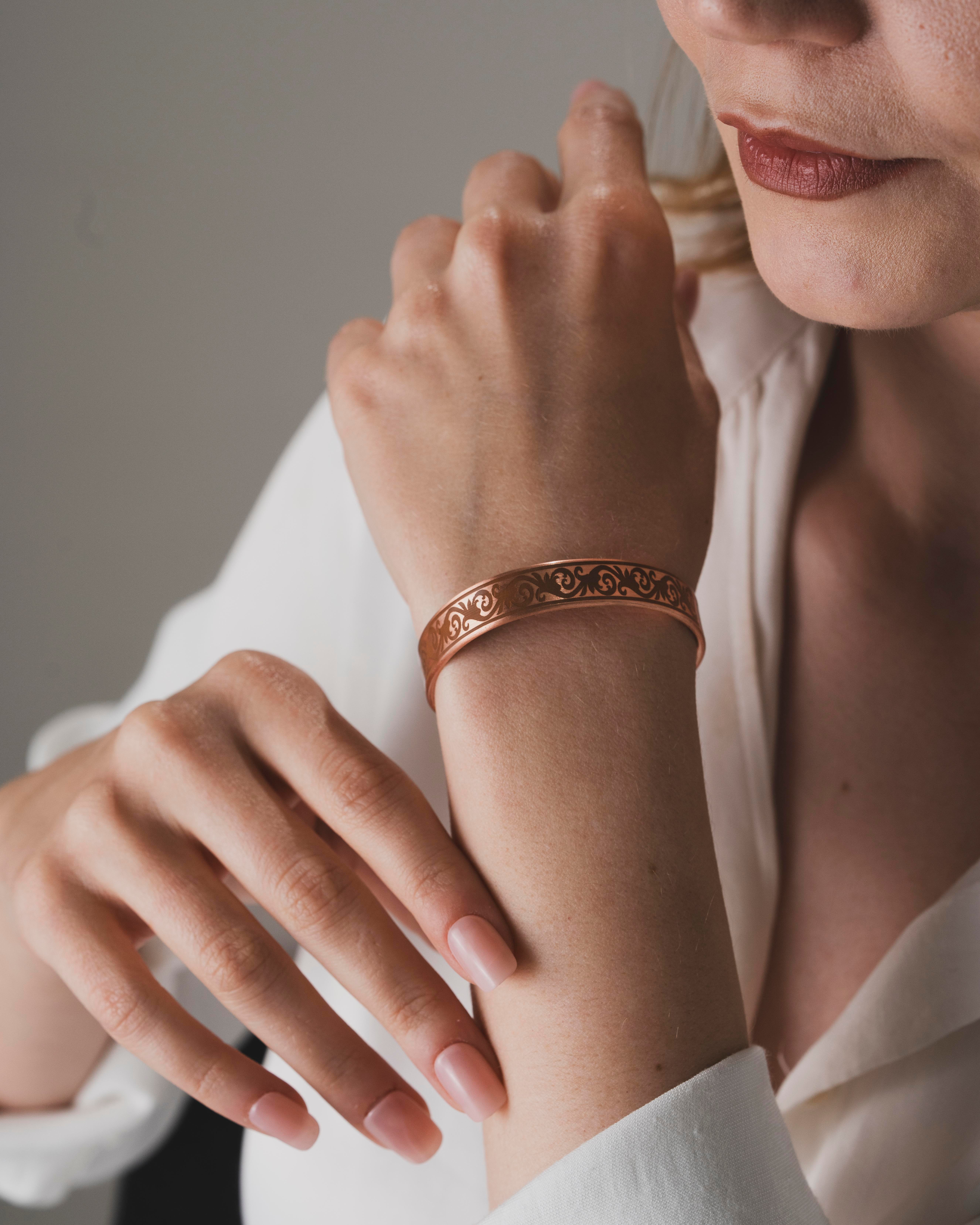 Sarmal Sarmaşık Desenli Bakır Bilezik (Zeolit Taşı)