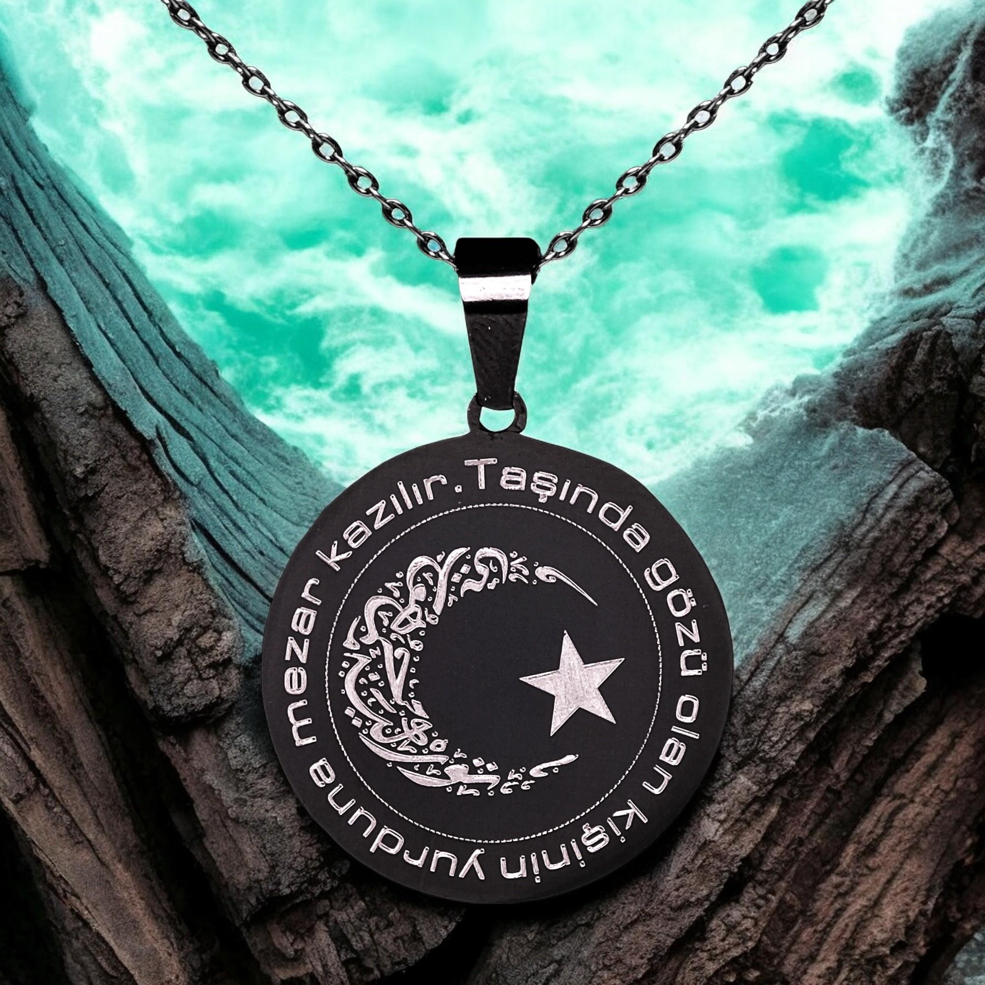 Türk Bayraklı İsimli Siyah Çelik Kolye