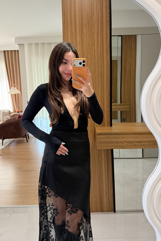 Adeline Siyah Göğüs Dekolteli Bodysuit