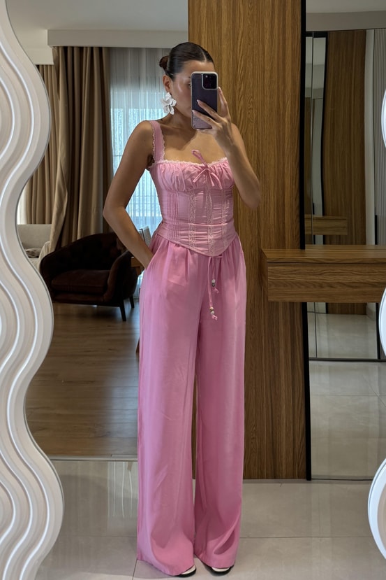 Alecto Pembe Dantel Detaylı Askılı Crop