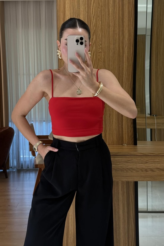 Avenza Kırmızı Askılı Crop