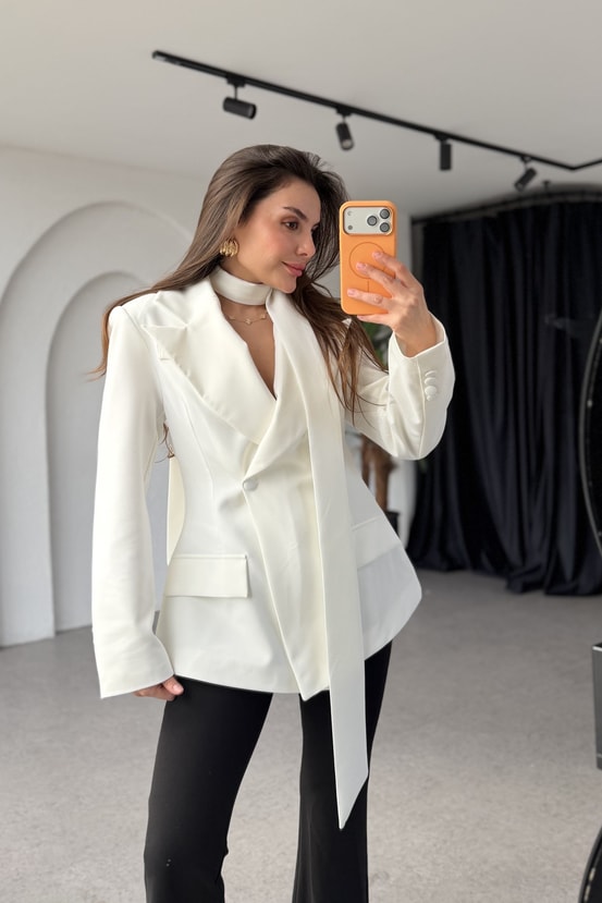 Classy Beyaz Şal Detaylı Blazer 