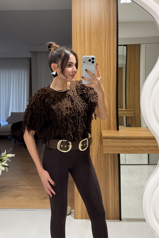 Design Acı Kahve Püsküllü Kazak