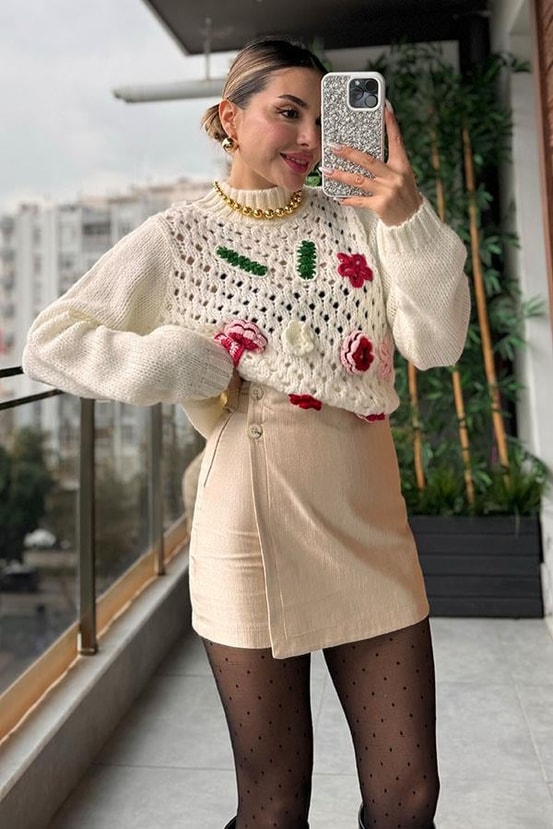 Fiore Önü Çiçek İşlemeli Örme Kazak