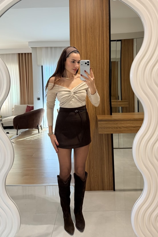 Frado Sütlü Kahve Madonna Yaka Bluz