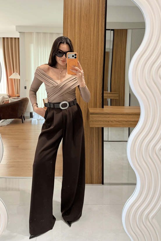 Hugo Sütlü Kahve Madonna Yaka Bodysuit