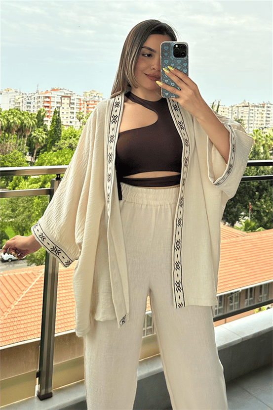 Krem nakışlı kimono