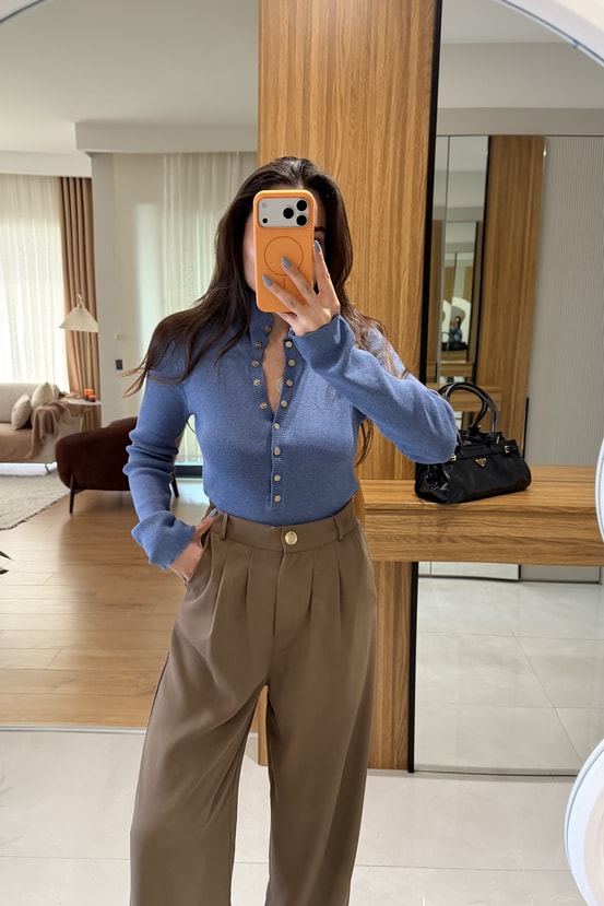 Larry Mavi Fitlli Düğmeli Crop