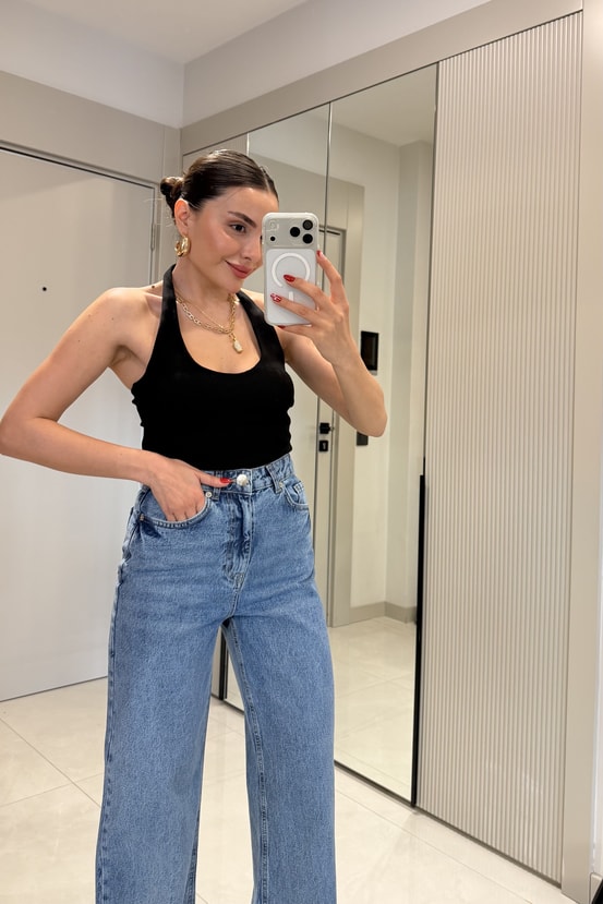Leuven Siyah Halter Yaka Dilvin Crop