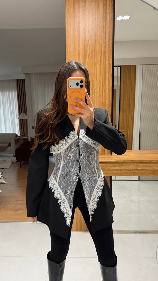 Linay Siyah Dantel Detaylı Blazer Ceket