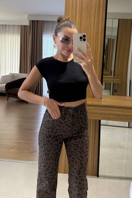 Locals Siyah Basic Dilvin Crop 