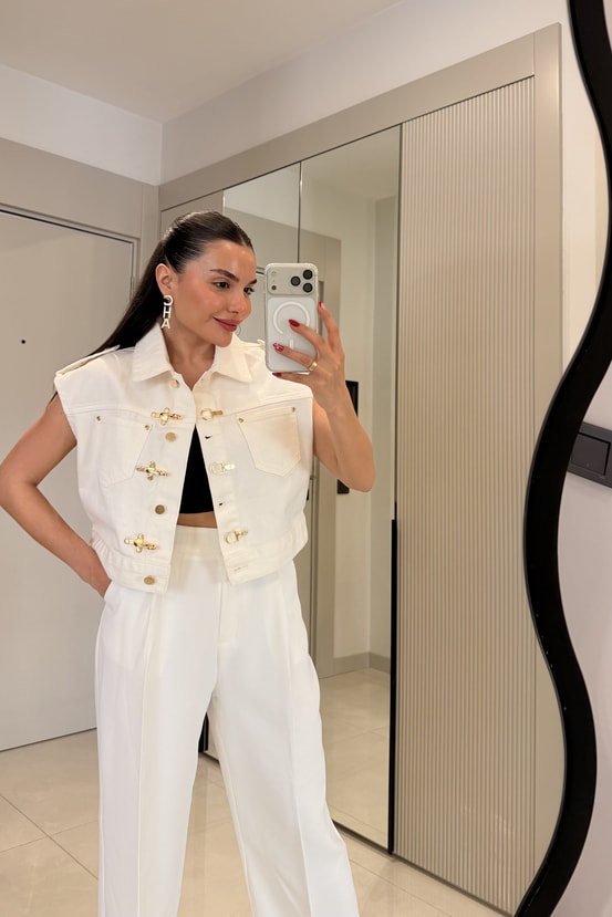 Opalite Beyaz Tasarım Aksesuarlı Yelek