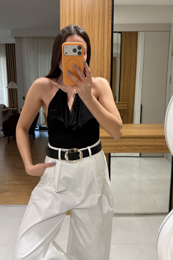 Rosalie Siyah Kolye Detaylı Bluz