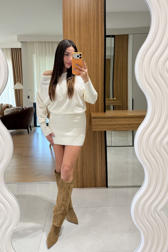 Selina Beyaz Düşük Omuz Mini Triko Elbise