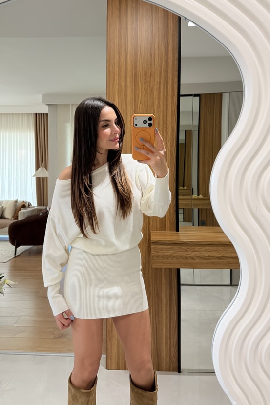 Selina Beyaz Düşük Omuz Mini Triko Elbise