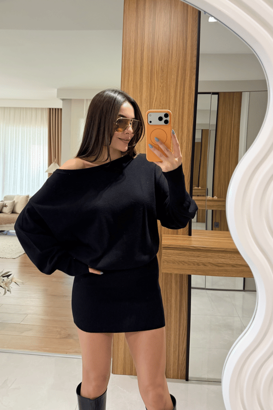 Selina Siyah Düşük Omuz Mini Triko Elbise