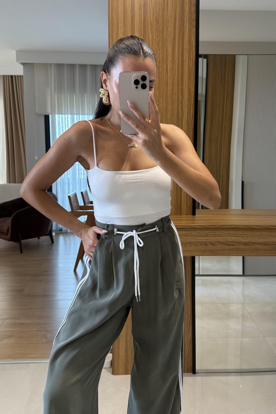 Stefany Beyaz Askılı Crop