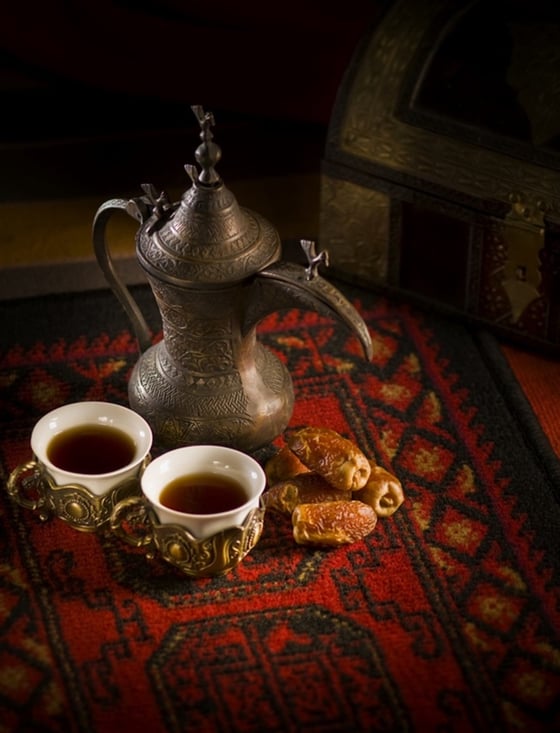 Bakır Sürahiden Çay Ve Hurma  - Kanvas TabloKanvas TablolarTablolife.com