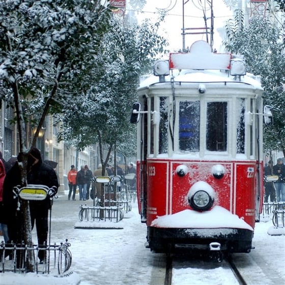 Karlı Taksim Tramvayı - Kanvas Tablo