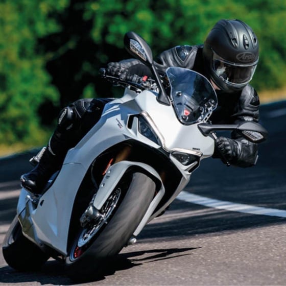 Arai RX-7V Evo Black Frost Kapalı Kask