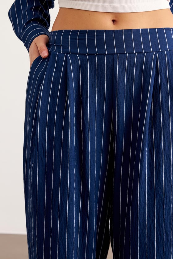 P28-3501-LACİVERT-LLEVUREAlt GiyimBeli Lastikli Çizgili Uzun Pantolon LACİVERT - Levure Beli Lastikli Çizgili Uzun Pantolon LACİVERT