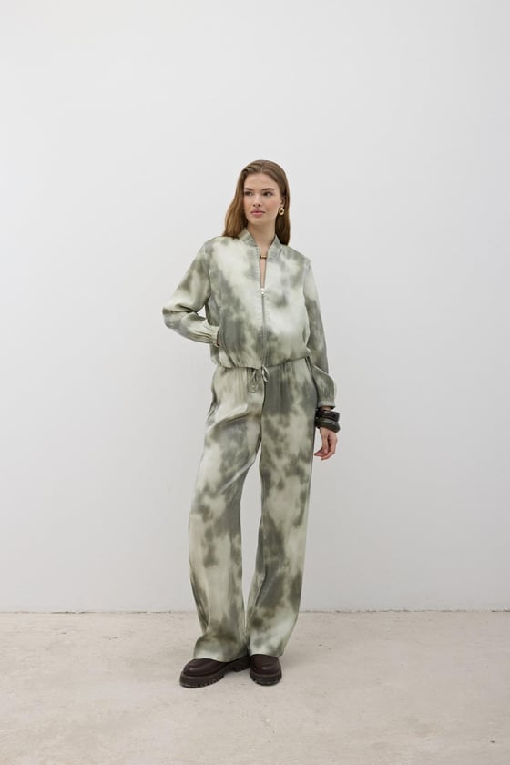 P28-3504-HAKİ-LLEVUREAlt GiyimBeli Lastikli Saten Pantolon HAKİ