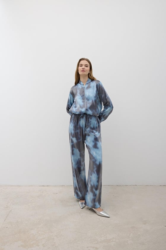 P28-3504-MAVİ-LLEVUREAlt GiyimBeli Lastikli Saten Pantolon MAVİ