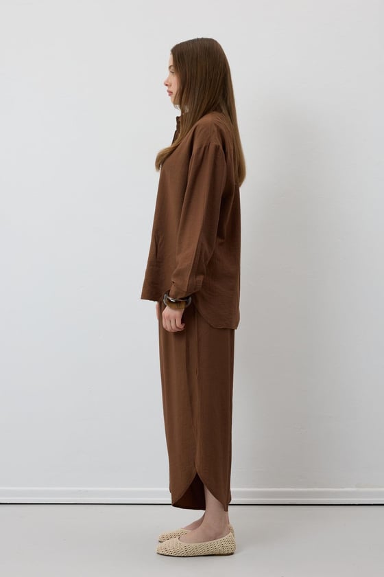 P28-3494-KAHVERENGİ-LLEVUREAlt GiyimBeli Lastikli Yırtmaçlı Pantolon KAHVERENGİ - Levure Beli Lastikli Yırtmaçlı Pantolon KAHVERENGİ