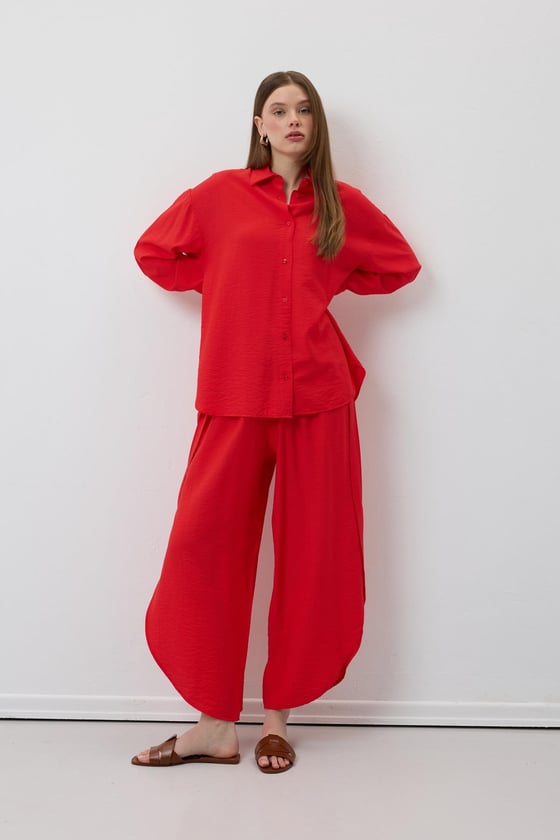 P28-3494-KIRMIZI-LLEVUREAlt GiyimBeli Lastikli Yırtmaçlı Pantolon KIRMIZI - Levure Beli Lastikli Yırtmaçlı Pantolon KIRMIZI