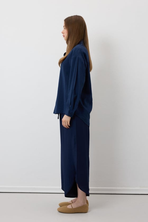 P28-3494-LACİVERT-LLEVUREAlt GiyimBeli Lastikli Yırtmaçlı Pantolon LACİVERT - Levure Beli Lastikli Yırtmaçlı Pantolon LACİVERT