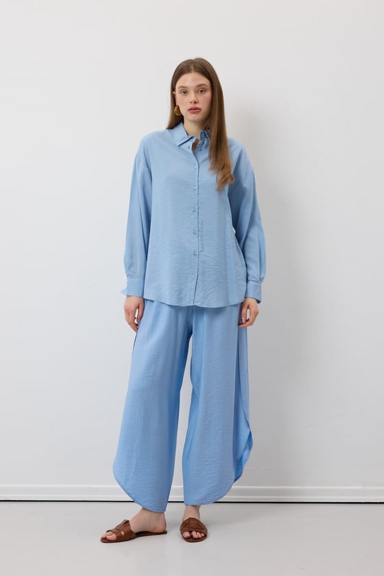 P28-3494-MAVİ-LLEVUREAlt GiyimBeli Lastikli Yırtmaçlı Pantolon MAVİ - Levure Beli Lastikli Yırtmaçlı Pantolon MAVİ