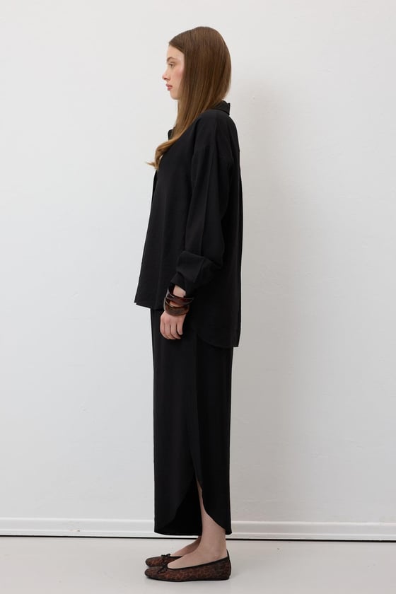 P28-3494-SİYAH-LLEVUREAlt GiyimBeli Lastikli Yırtmaçlı Pantolon SİYAH - Levure Beli Lastikli Yırtmaçlı Pantolon SİYAH