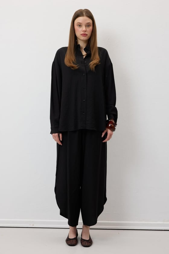 P28-3494-SİYAH-LLEVUREAlt GiyimBeli Lastikli Yırtmaçlı Pantolon SİYAH - Levure Beli Lastikli Yırtmaçlı Pantolon SİYAH