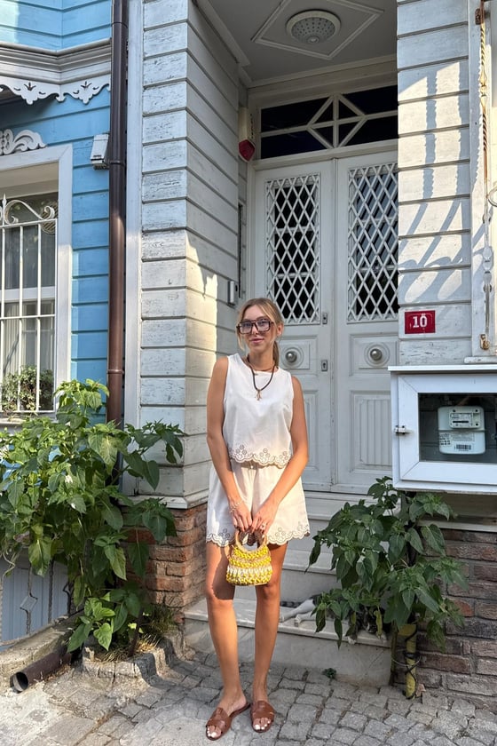 B28-4989-TAŞ-LLEVUREÜst GiyimEtek Nakış Detaylı Bluz TAŞ