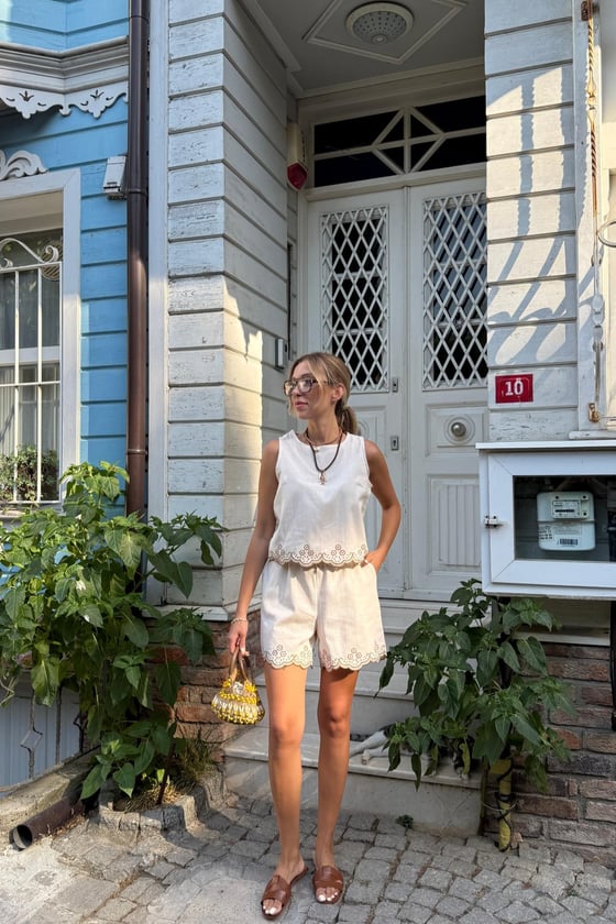 B28-4989-TAŞ-LLEVUREÜst GiyimEtek Nakış Detaylı Bluz TAŞ