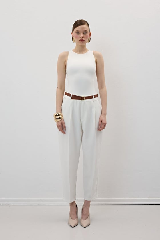 P28-3485-EKRU-LLEVUREAlt GiyimHürrem Kumaş Beli Kemerli Kumaş Pantolon EKRU