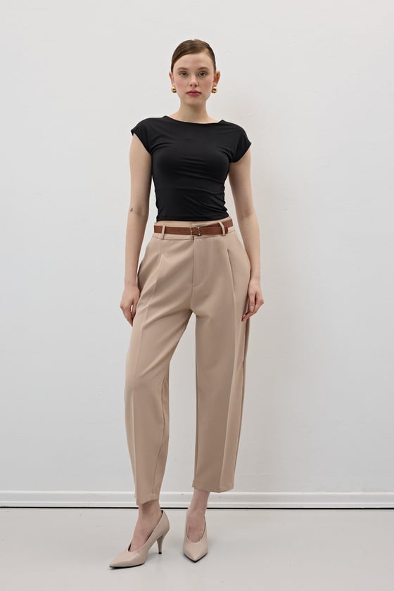 P28-3485-AÇIKKAHVE-LLEVUREAlt GiyimHürrem Kumaş Beli Kemerli Kumaş Pantolon AÇIK KAHVE