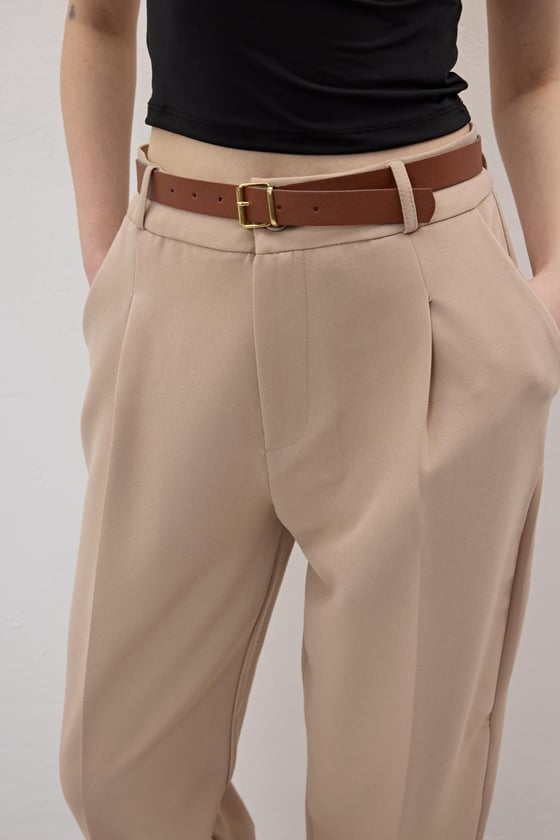 P28-3485-AÇIKKAHVE-LLEVUREAlt GiyimHürrem Kumaş Beli Kemerli Kumaş Pantolon AÇIK KAHVE