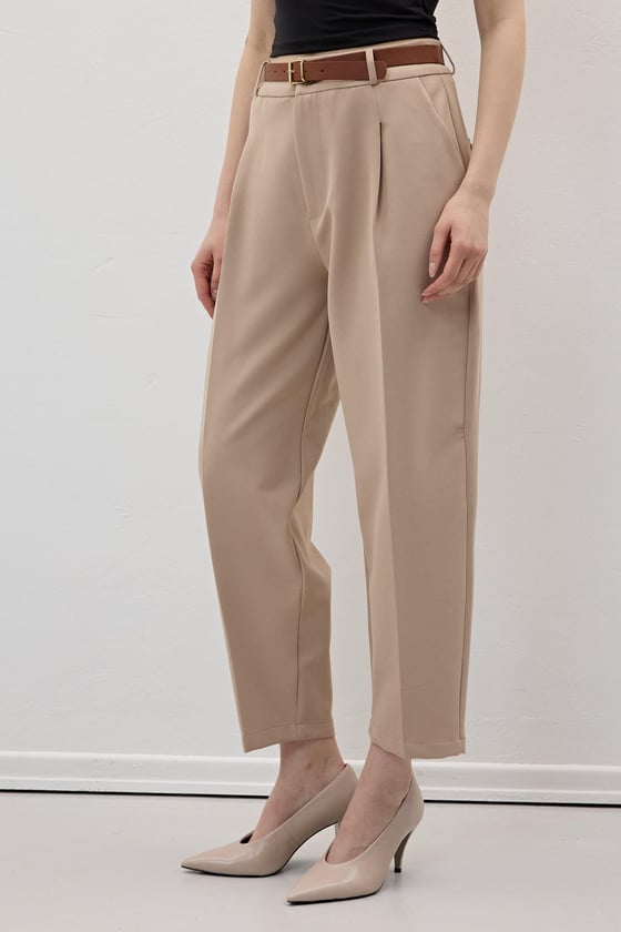 P28-3485-AÇIKKAHVE-LLEVUREAlt GiyimHürrem Kumaş Beli Kemerli Kumaş Pantolon AÇIK KAHVE