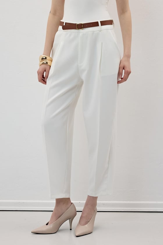 P28-3485-EKRU-LLEVUREAlt GiyimHürrem Kumaş Beli Kemerli Kumaş Pantolon EKRU