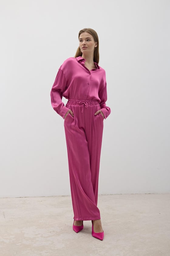 P28-3481-KOYUPEMBE-LLEVUREAlt GiyimKadın Beli Lastikli Saten Pantolon KOYU PEMBE