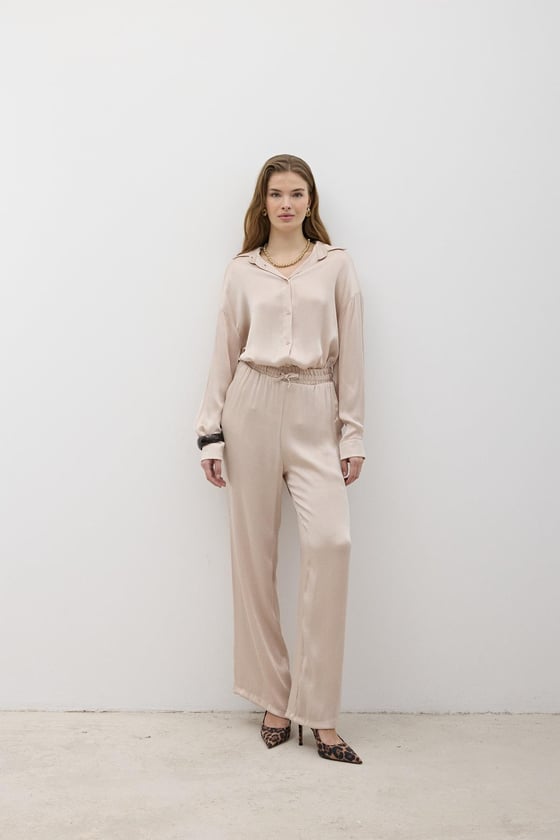 P28-3481-TAŞ-LLEVUREAlt GiyimKadın Beli Lastikli Saten Pantolon TAŞ