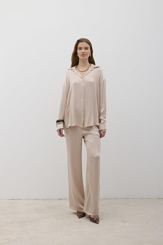 P28-3481-TAŞ-LLEVUREAlt GiyimKadın Beli Lastikli Saten Pantolon TAŞ