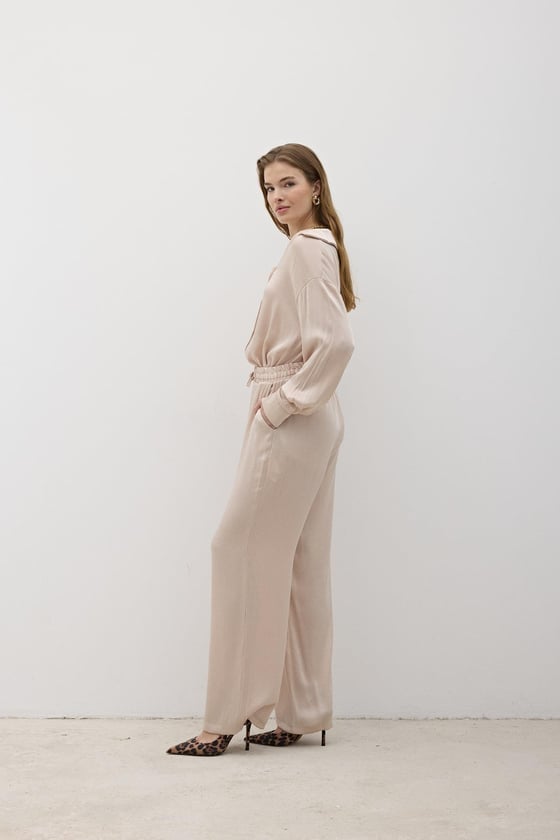 P28-3481-TAŞ-LLEVUREAlt GiyimKadın Beli Lastikli Saten Pantolon TAŞ